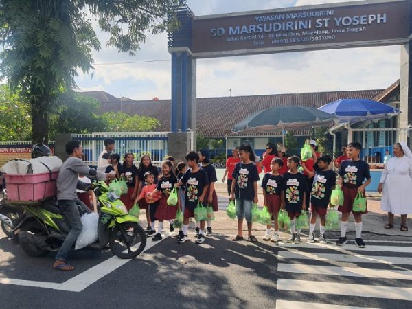 Berbagi Berkat Meraih Rahmat